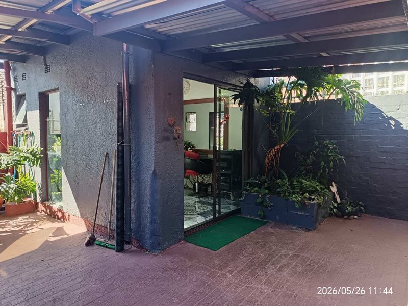 Welcoming Lock up and Go 3 bedroom home with flatlet/Salon For sale! - Photo 5