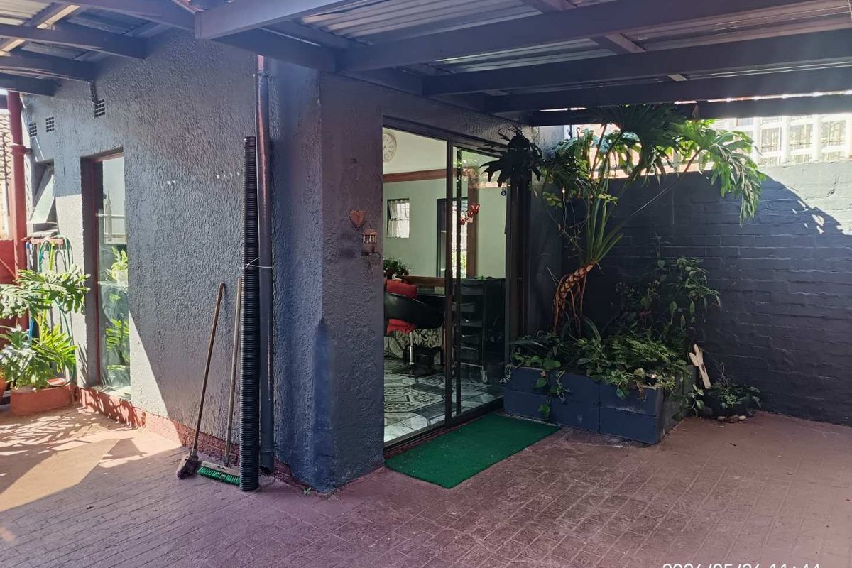 Welcoming Lock up and Go 3 bedroom home with flatlet/Salon For sale! - Photo 5