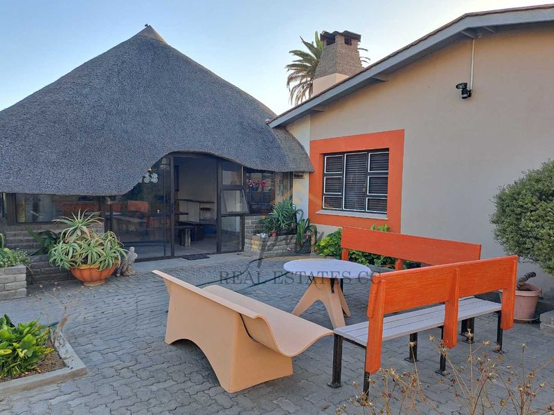 3 bedr Family home with beautiful garden for sale in Walvis Bay selling for N$2 430 000.00 - Photo 2