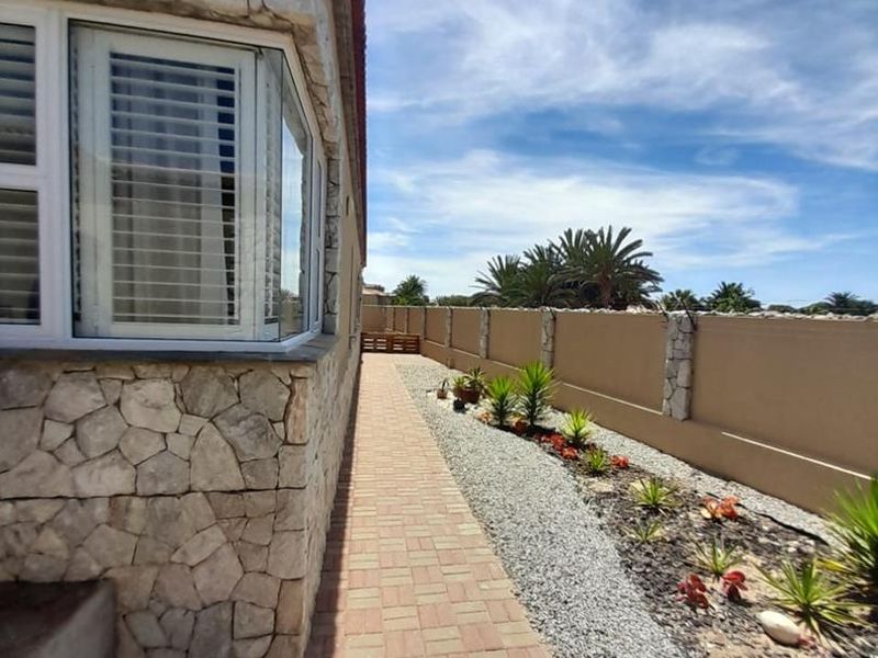 ROSSMUND  Perfect Family HOME with 1 Bedroom Flat!!! - Photo 4