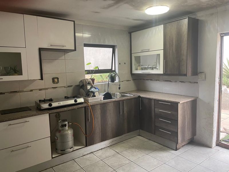4 Bedroom 2 bartroom available for sale - Photo 9