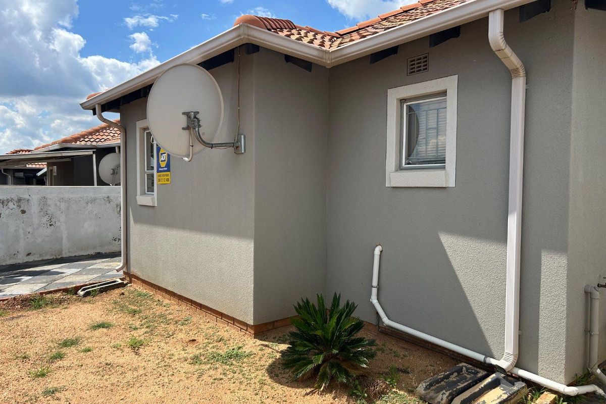 3 Bedroom house in Lotus gardens - Photo 4