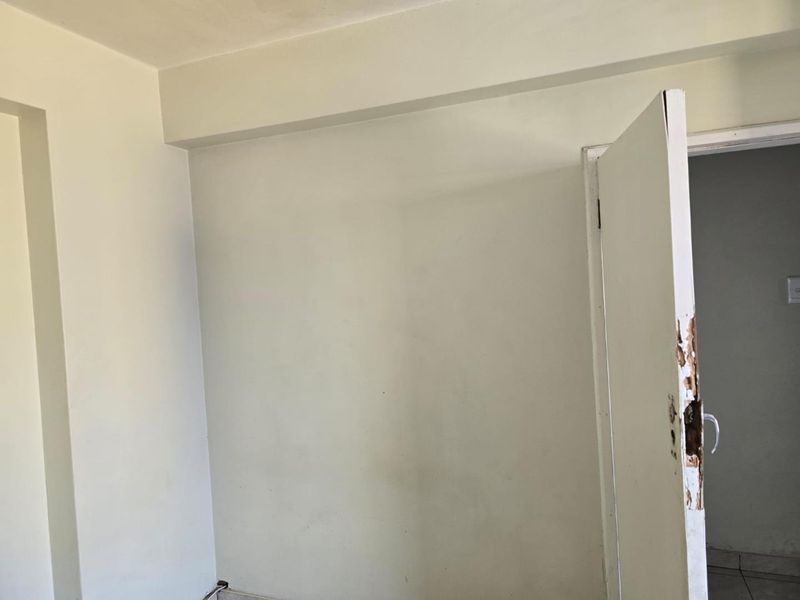 Secure Durban Unit with Parking, Near uShaka Marine World. Two and half bedroom apartment for sale in South Beach! This won't stay!!! - Photo 8