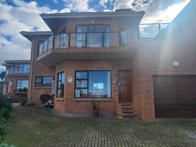 HOME OF DISTINCTION IN SMALL COMPLEX WITH SEA VIEWS - Photo 2