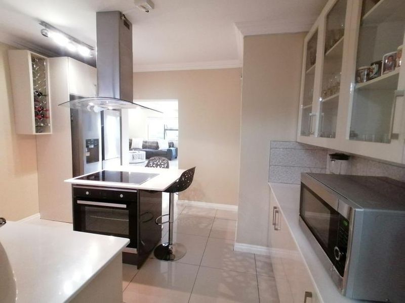 Stylish 4 bedroom family home in secure estate in Pinehaven - Photo 7