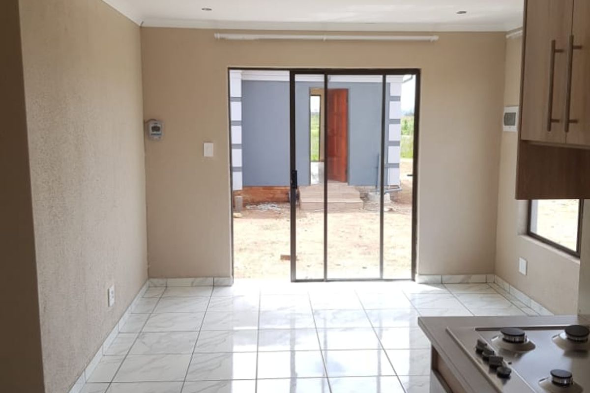 NEW DEVELOPMENT, ALL COSTS INCLUDED, FULL TITLE STANDS. NO DEPOSITS / 100% BONDS (dependent on client profile) - Photo 4