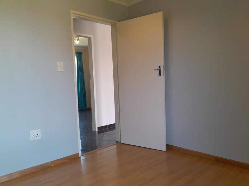 Comfortable facebrick Home in Elandspark - Photo 7