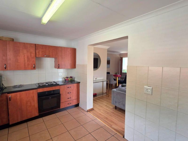 Spacious First floor Apartment - Photo 6