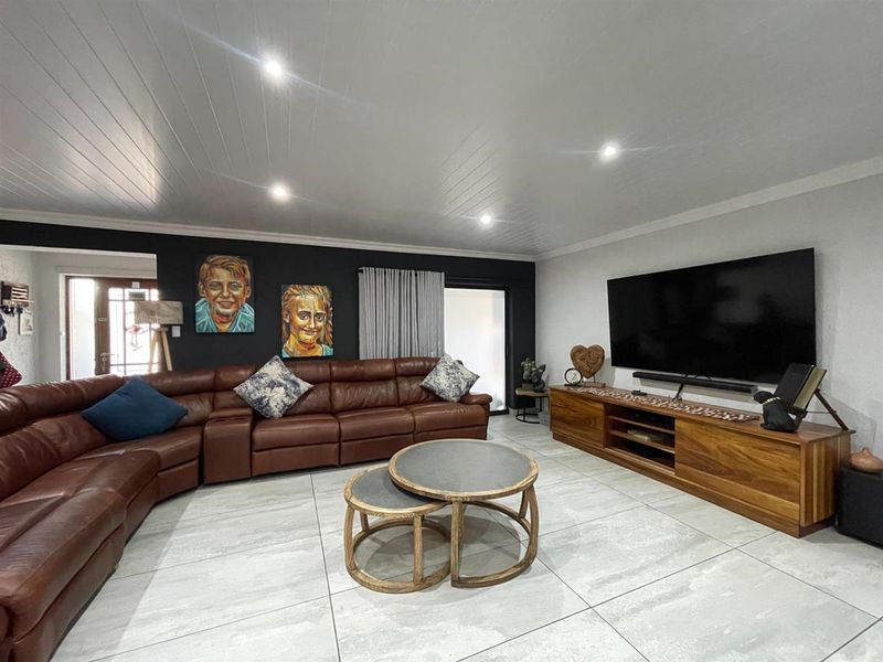 Contemporary 4-Bedroom Home in Monte Christo Eco Estate - Photo 4