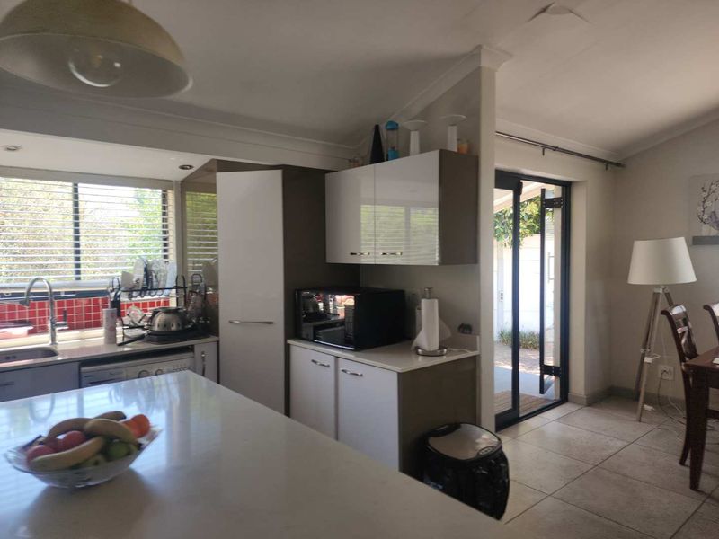 3 Bedroom Modern Family Home - Photo 7