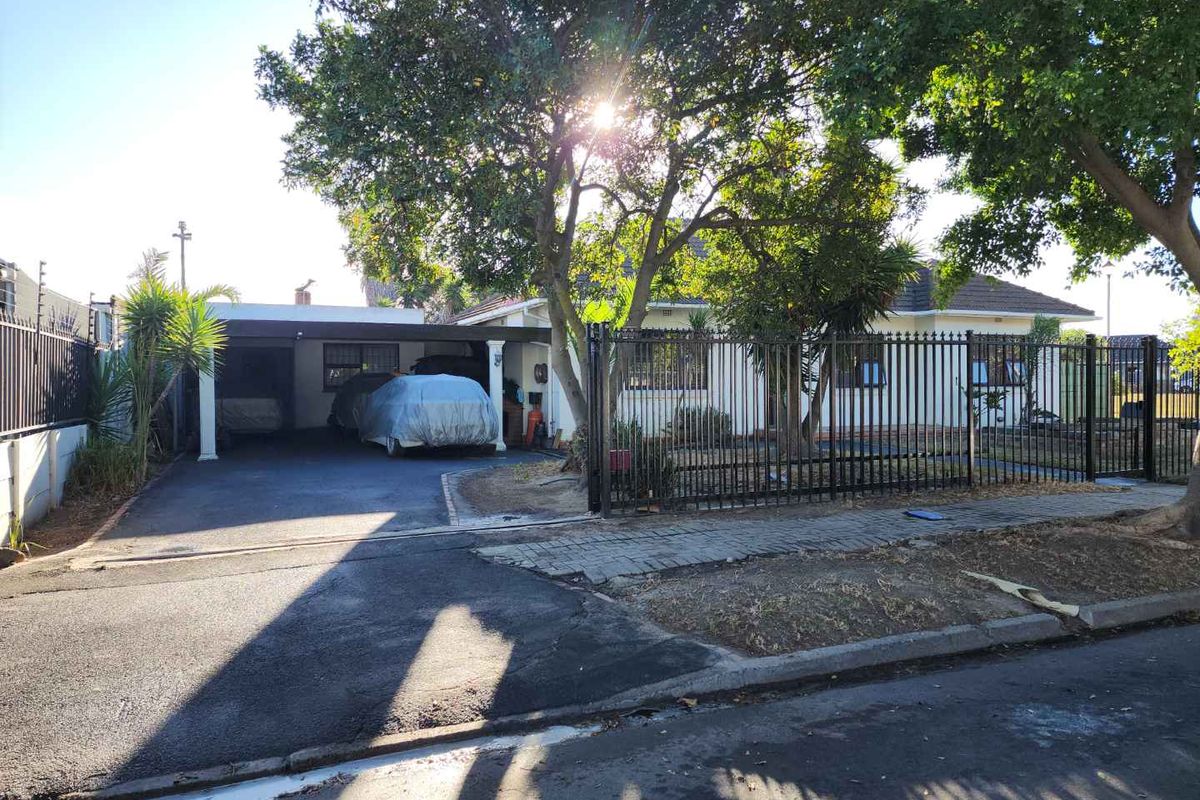 3 - 4 Bedroom Family Home - Photo 2