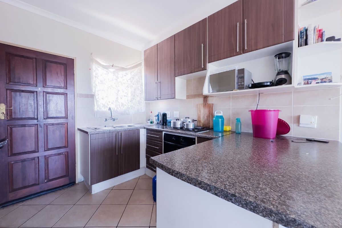 2 Bedroom Townhouse With A Balcony - Photo 4