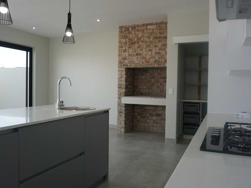 SUPERB DOUBLE STOREY TOWNHOUSE IN KRAMERSDORP - Photo 4