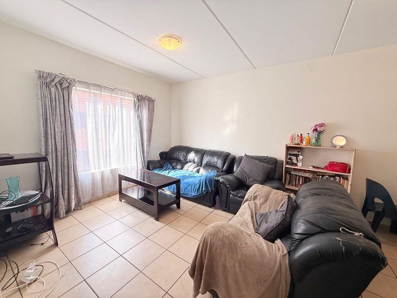 Bright, Modern 2-Bedroom Home in Prime Location! - Photo 10