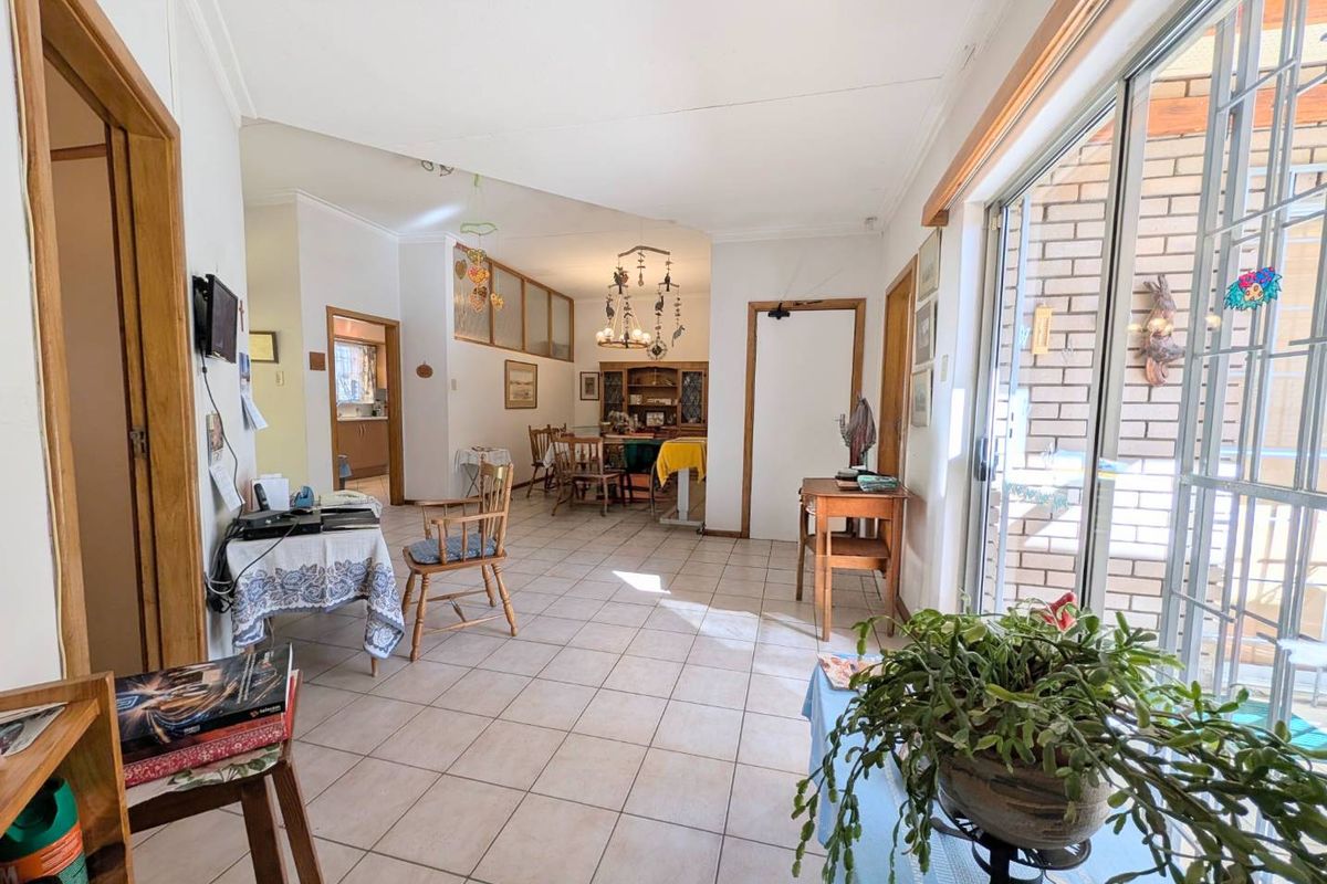 Double-storey 4 Bedroom house for sale in Klein Windhoek - Photo 3