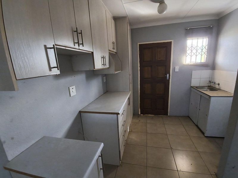 Cozy 3-Bed, 1-Bath Family Home with Massive Yard & Endless Potential! - Photo 7