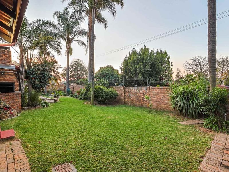 Versatile Family Haven with Flatlet & Business Rights - Photo 6
