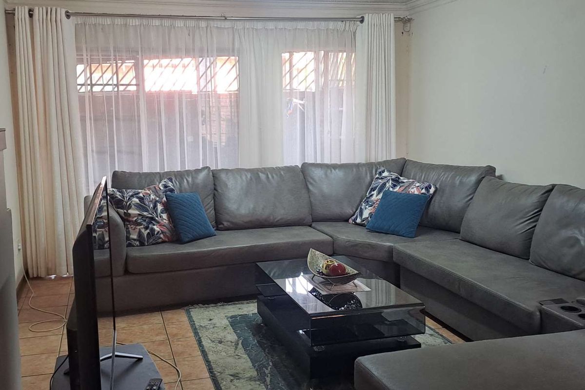 Full title house in a Complex for Sale in Die Hoewes! - Photo 4