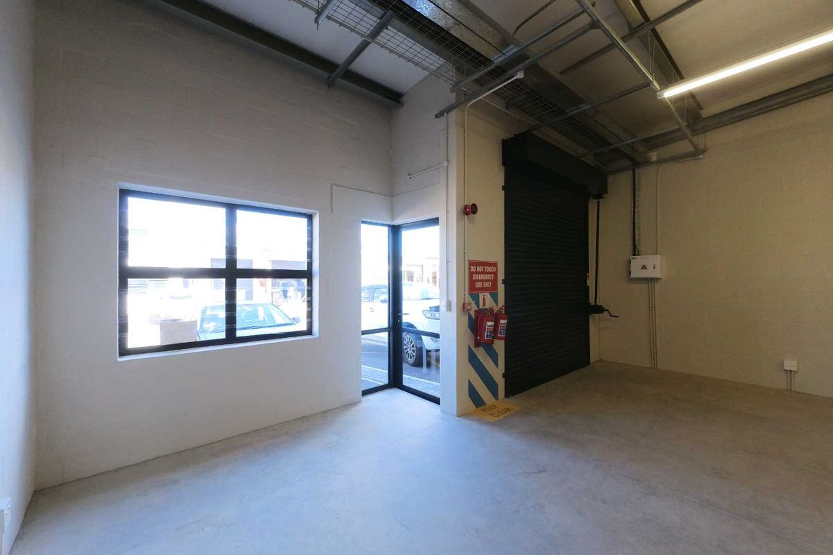121sqm Warehouse space to let - Montague Gardens - Photo 4