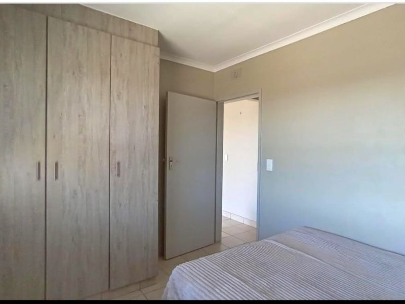 Charming 2-Bedroom Apartment - Photo 9