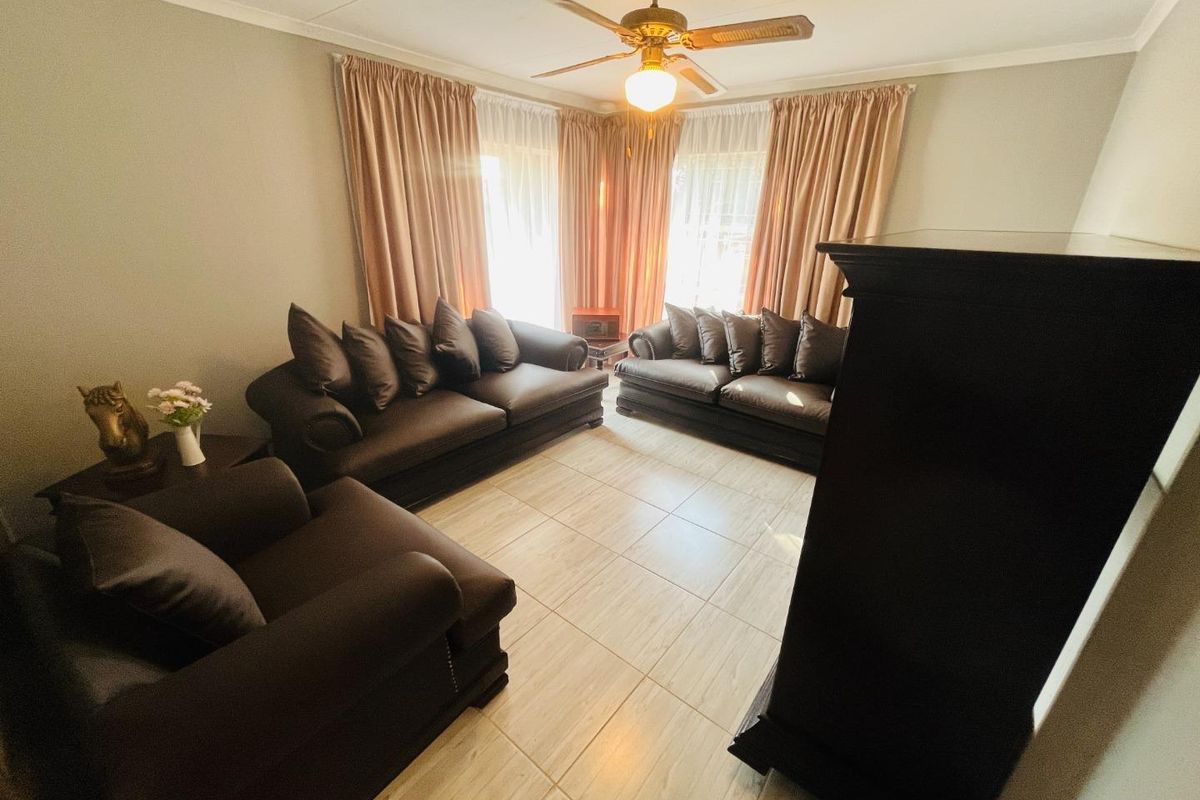 Magnificent 4 bedroom home in Meyersdal for Sale - Photo 4