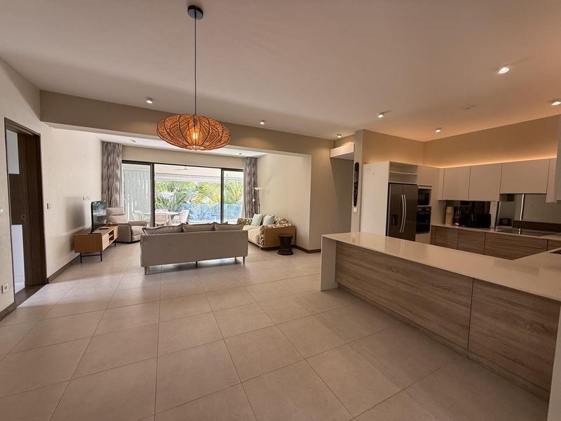 Garden Living by the Coast – Rare Ground Floor Opportunity at Le Savoy - Photo 1