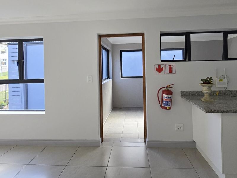 Spacious 3-Bedroom Apartment in Pet-Friendly Zonnezicht Complex - Photo 3