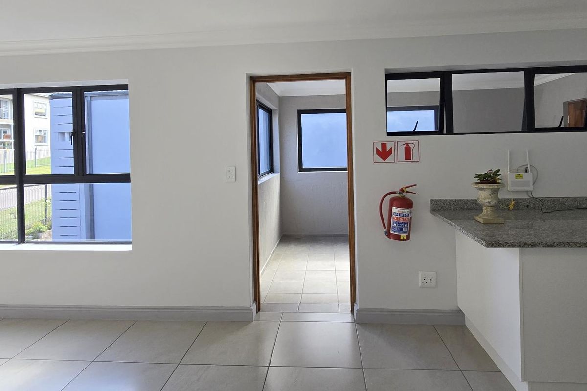 Spacious 3-Bedroom Apartment in Pet-Friendly Zonnezicht Complex - Photo 3
