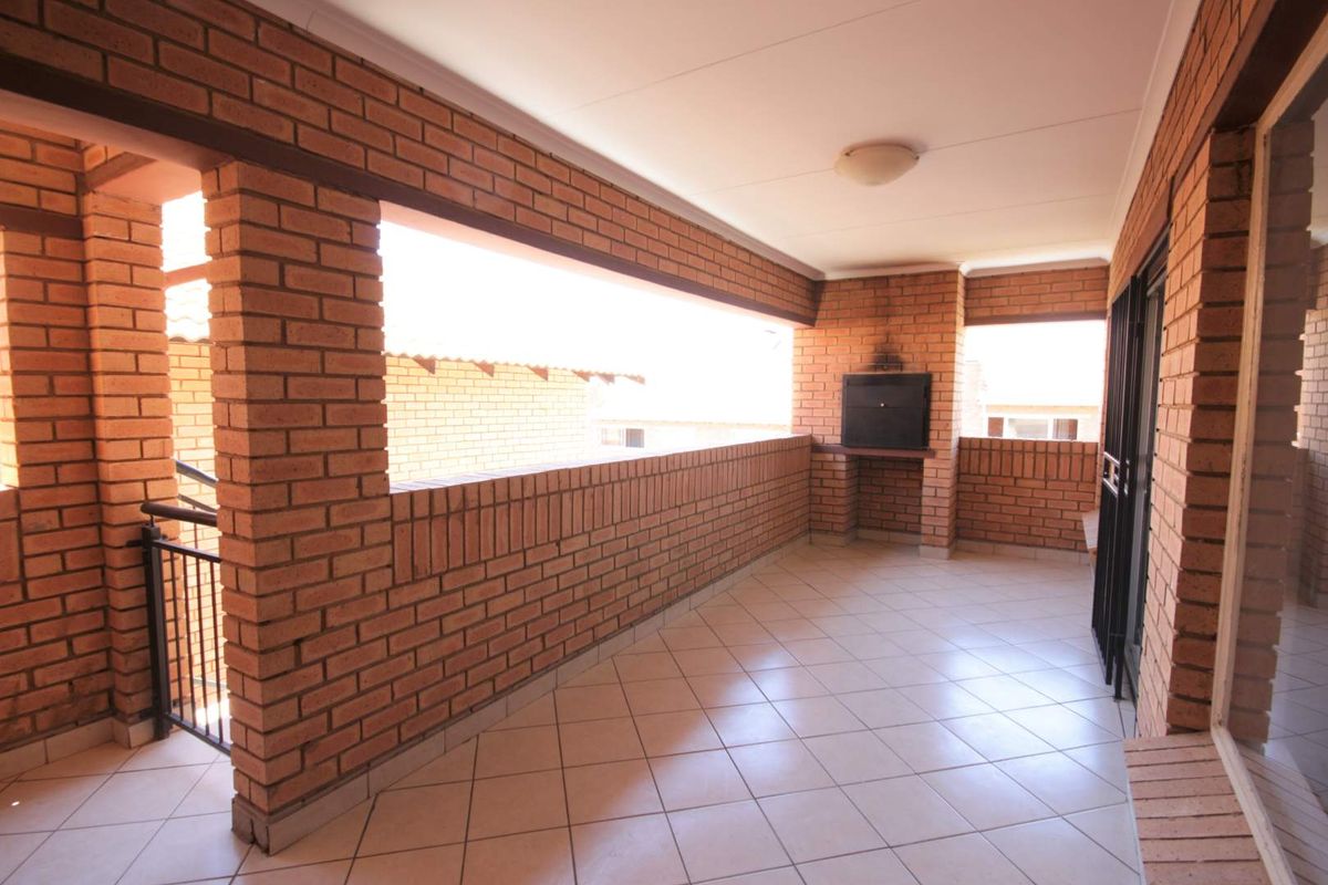 Loadshedding free area - A perfect lock up and go! - Photo 2