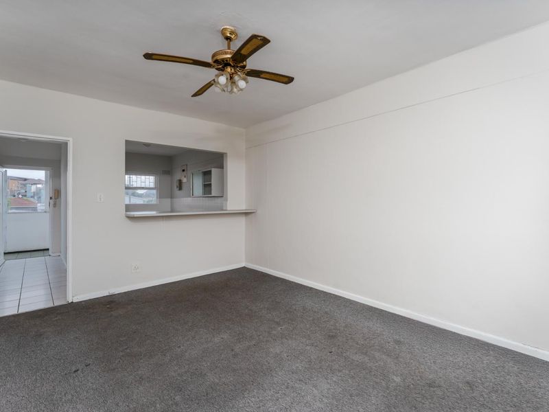 Sunny Apartment in the Heart of Fish Hoek – An Investor's Opportunity - Photo 2