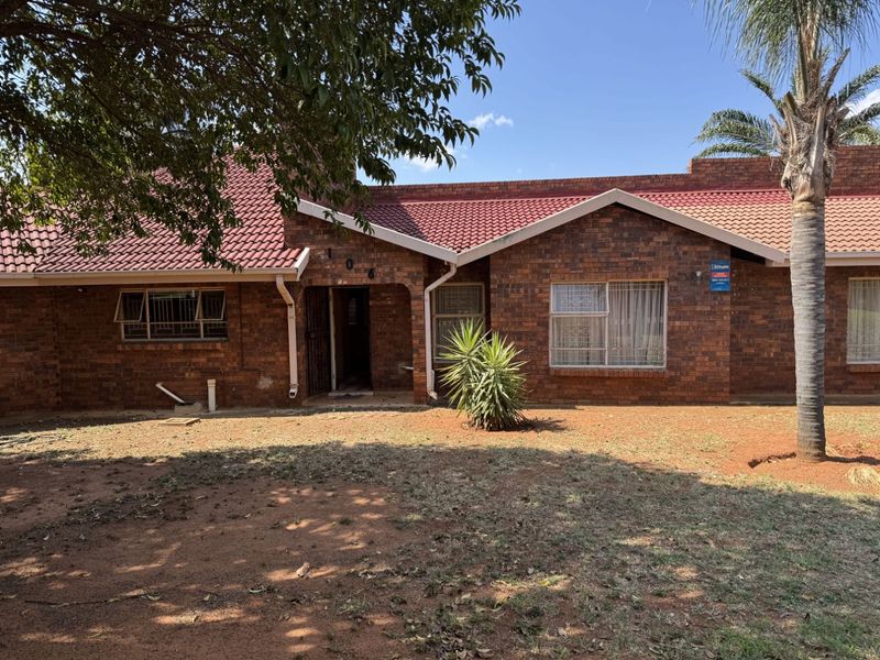 Spacious 3-Bedroom Home in Akasia Pretoria - Photo 2
