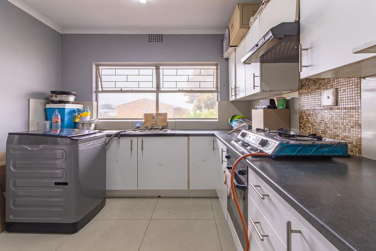 Spacious 2-bedroom apartment in the heart of Parow Valley, - Photo 5