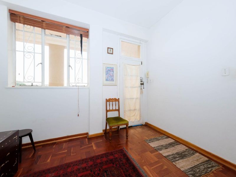 New release! Top floor !Airy &Bright! Negotiable! - Photo 2