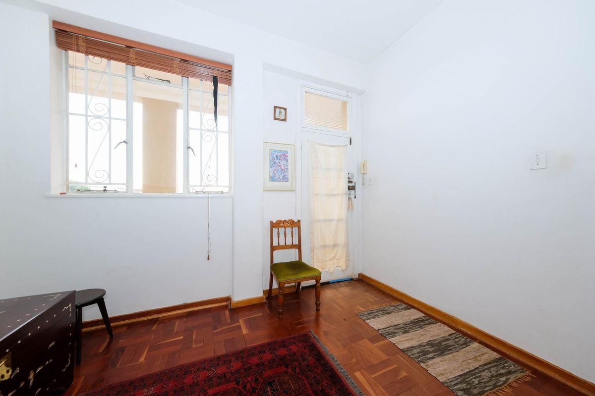 New release! Top floor !Airy &Bright! Negotiable! - Photo 2