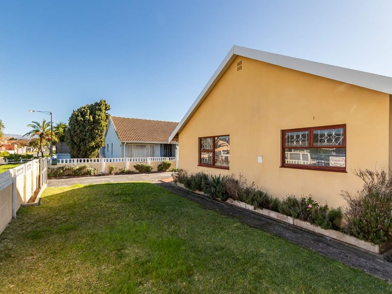 Spacious 3-Bedroom Property with Great Potential in Lotus River - Photo 7