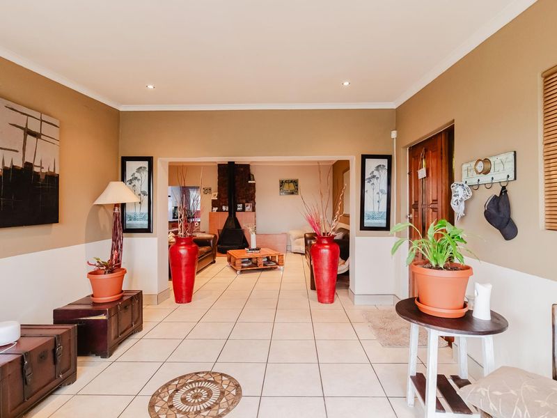 Beautiful 3-Bed Home with Potential - Photo 3