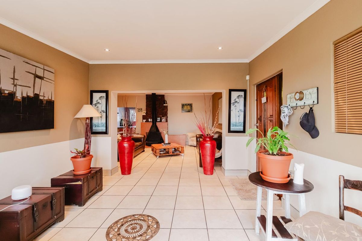 Beautiful 3-Bed Home with Potential - Photo 3