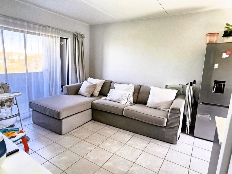 Modern 2-Bedroom Apartment in a Secure Estate - Photo 4