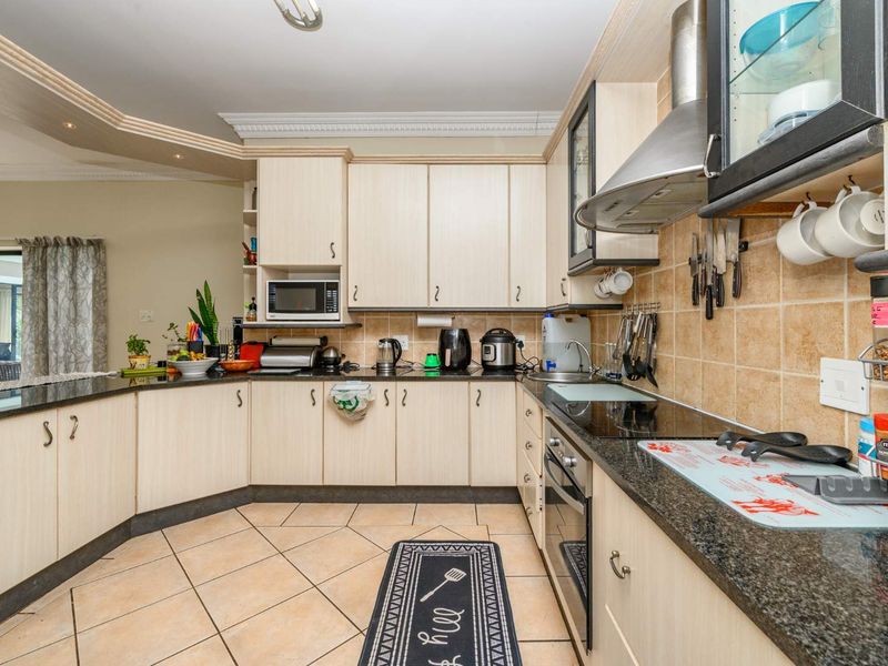 Magnificent, neat, spacious 4 Bed PLUS Study. Family Home. Serious Seller! Value for Money! - Photo 5