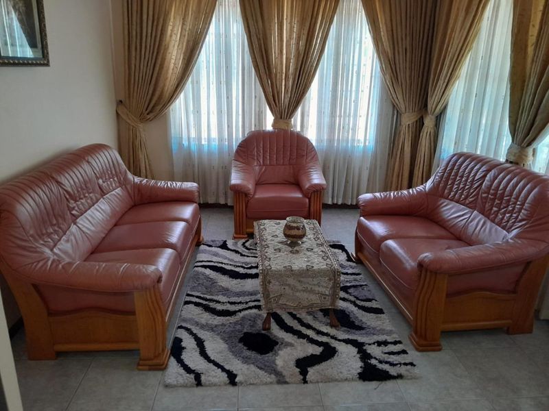 3 Bedroom House for sale in Silverglen - Photo 4