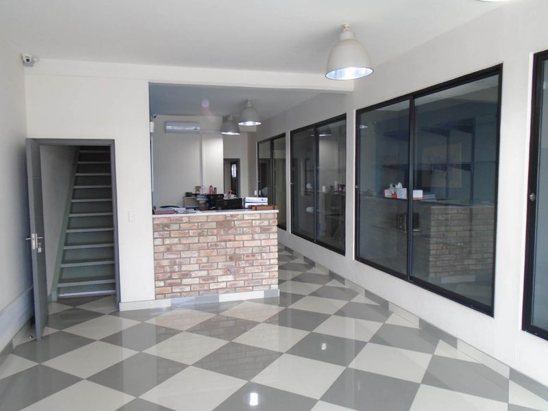 INDUSTRIAL WAREHOUSE IN EXCELLENT POSITION - Photo 7