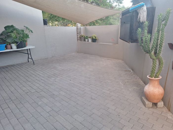 Property #2490476, Townhouse For Sale in Elisenheim