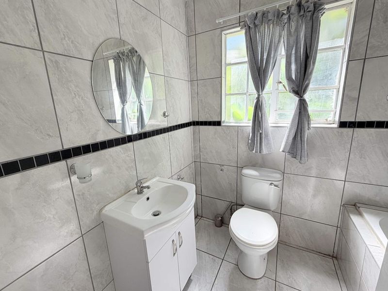 2 Bedroom Townhouse in Bassonia - Photo 10