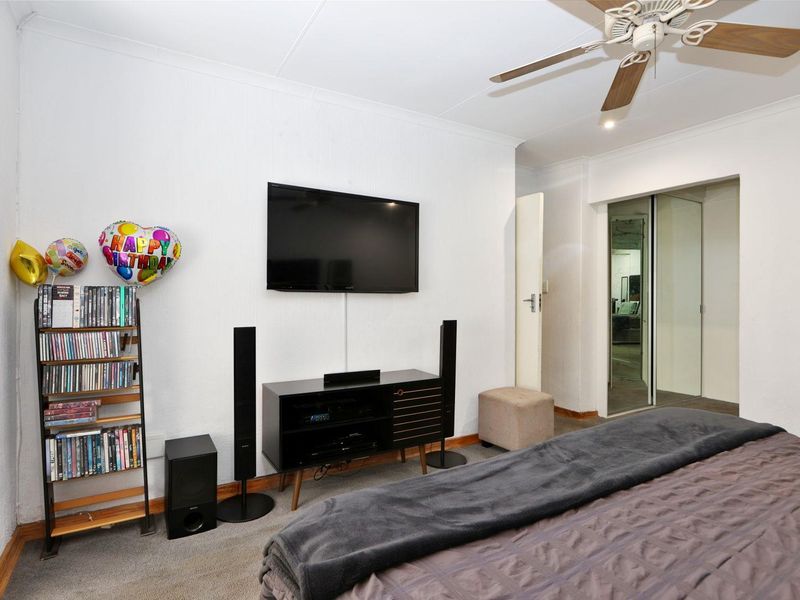 Ideally located 4 Bedroom/3.5 Bathroom Family Home - Photo 9