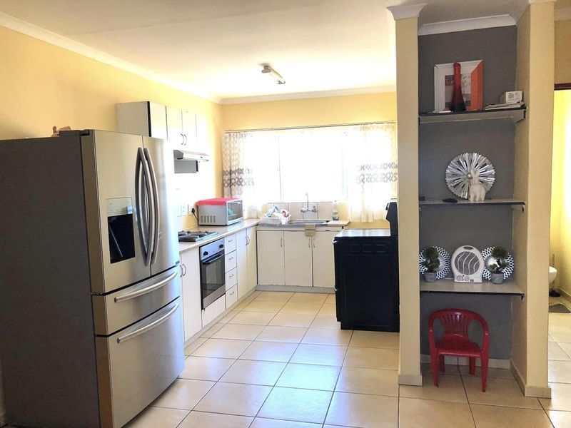 2 Bedroom Apartment For Sale in Otjomuise - Photo 3