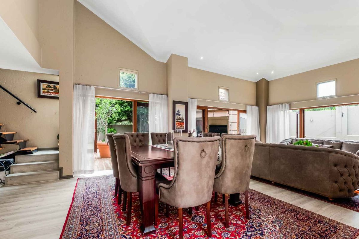 STUNNING FAMILY HOME BOASTING ALL THE BEST QUALITIES ONE WANTS IN A HOME - Photo 4