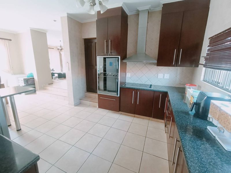 BEAUTIFUL FAMILY HOUSE FOR SALE IN AMBERFIELD RIDGE ESTATE! - Photo 6