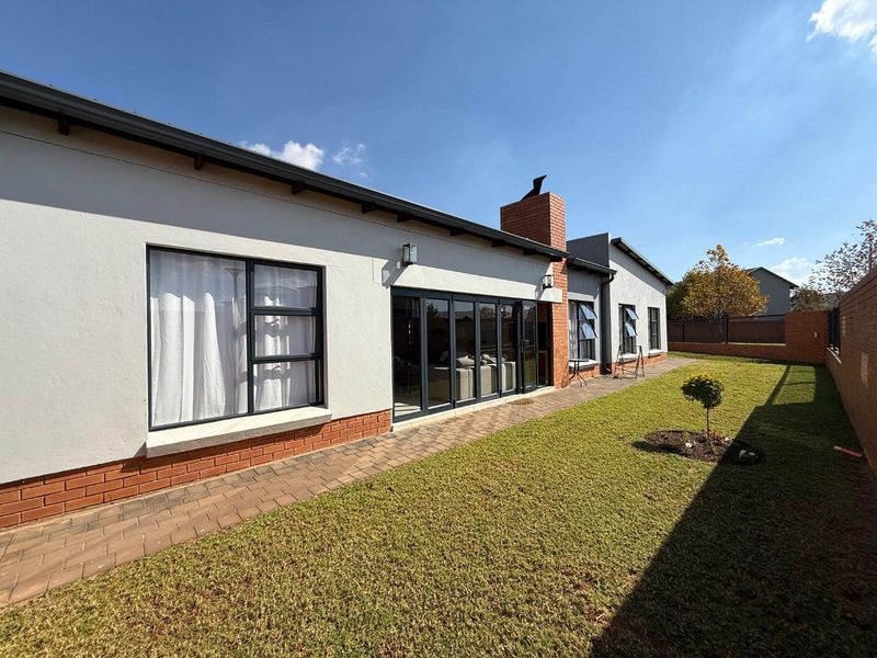 Immaculate Single-Level Home on a Prime Corner Stand - Photo 2