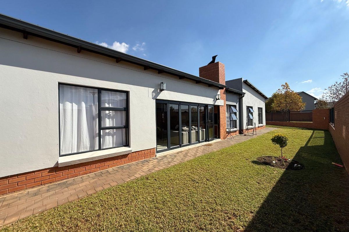 Immaculate Single-Level Home on a Prime Corner Stand - Photo 2