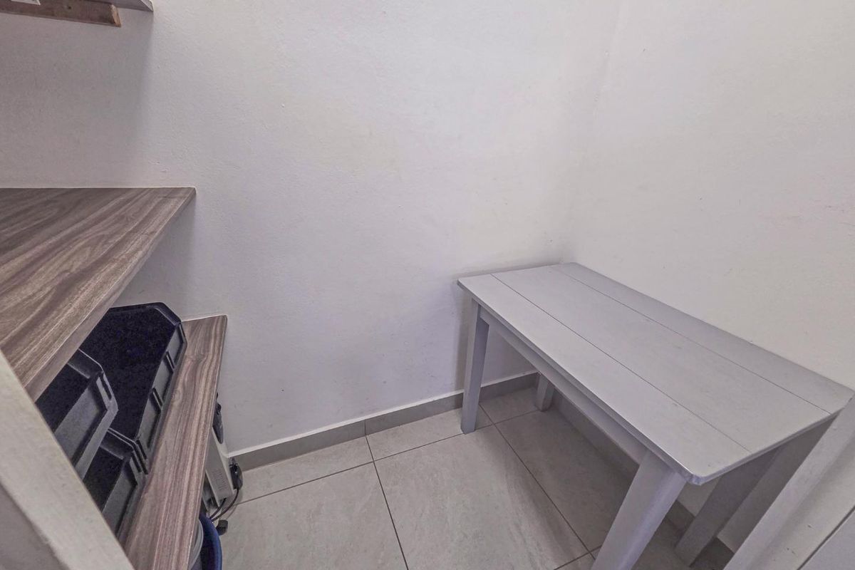 Fully Furnished Bachelor Unit for Rent – Two Blocks from UP Main Campus - Photo 5